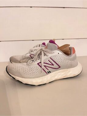 New Balance Women's 520 v8 Running Shoes Approx Size 8.5‎